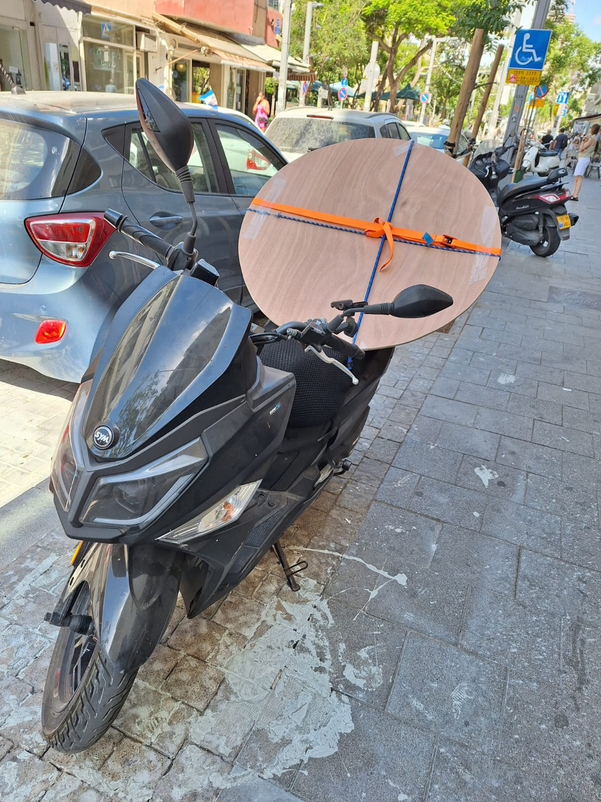 שולחן עגול, תמונה 2